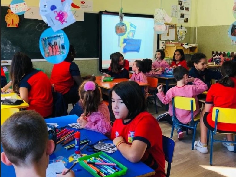 Alumnado compartiendo una actividad inclusiva